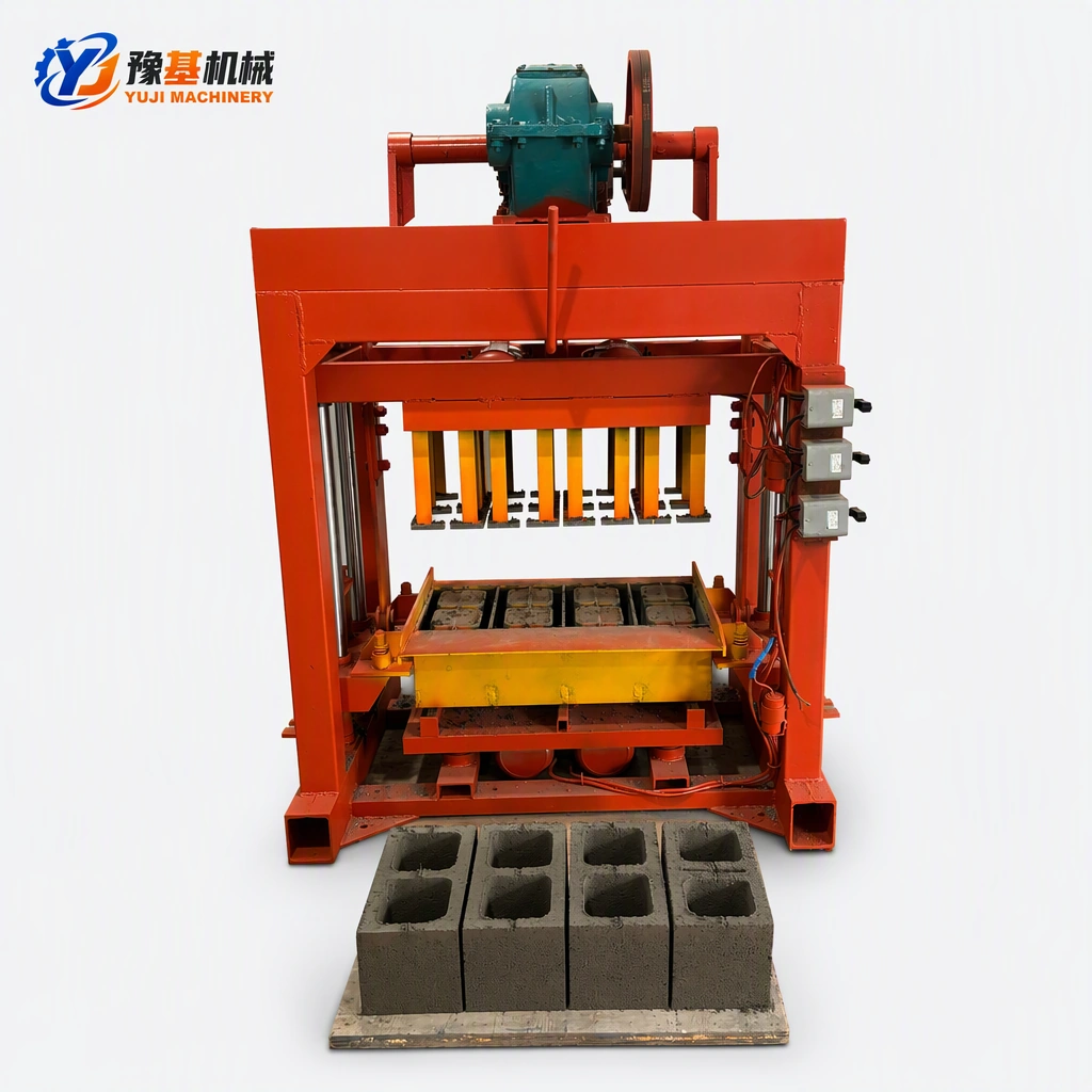YUJI 4-40A stationary block machine with 7.5kW vibration drive and 1100kg chassis for commercial concrete hollow blocks and pavers